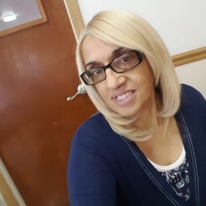 Meet your Posher, Ebie